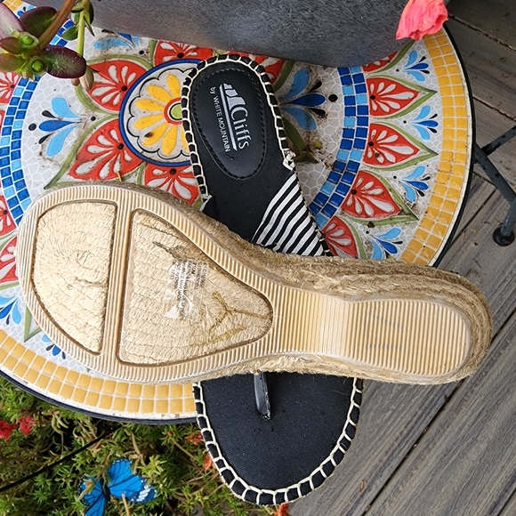 Stripe thong sandals 7.5 - Picture 4 of 5